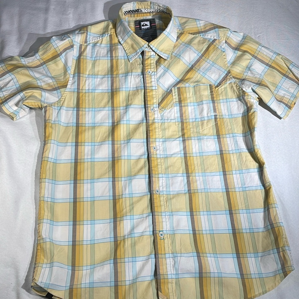 Quicksilver‎ Men’s Short Sleeve Casual Button Up Shirt Size Medium